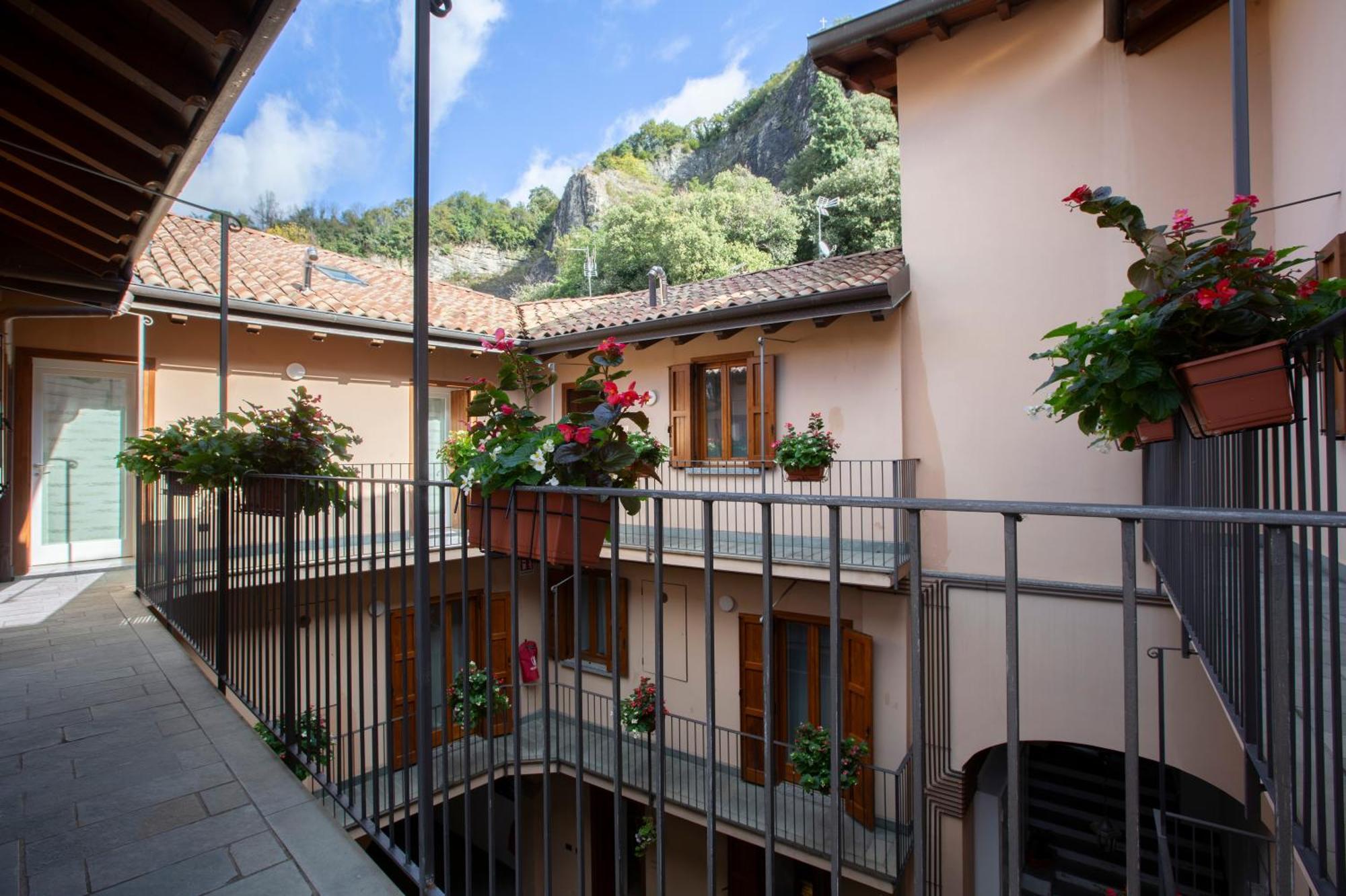 La Casa Del Sarto - Rooms And Apartments Lecco Exterior foto